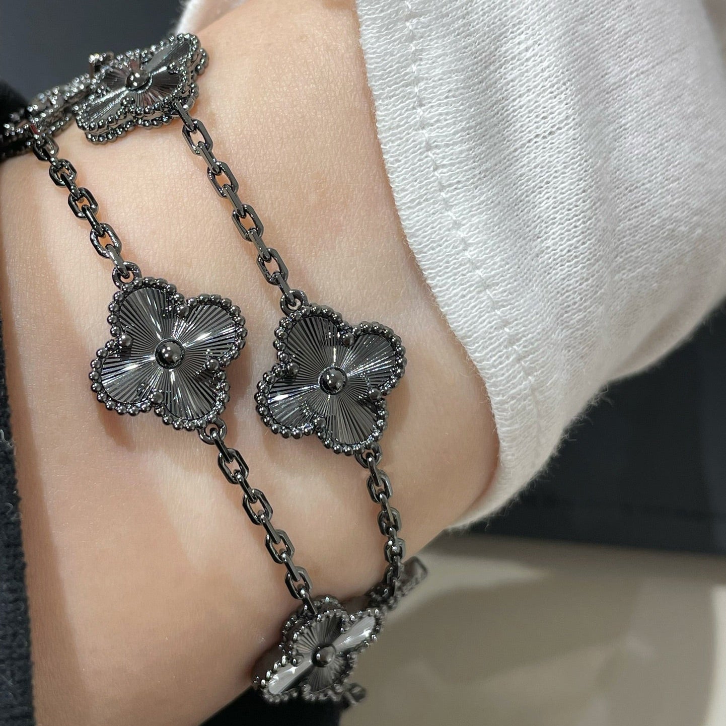 [GALE]CLOVER 5 MOTIF SCHWARZES ARMBAND 