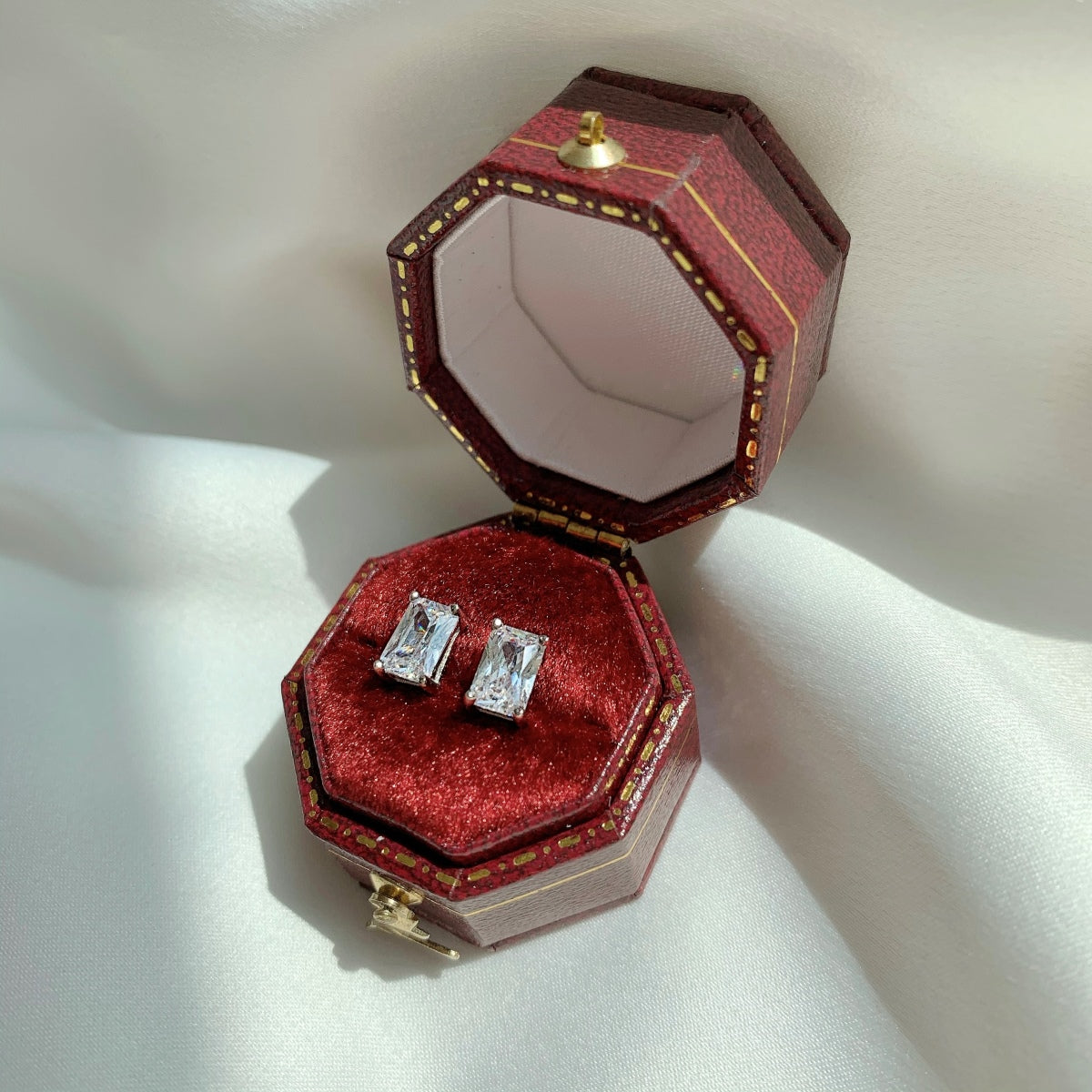 [GALE]Stylish Shiny Rectangular Center Stone Stud Earrings