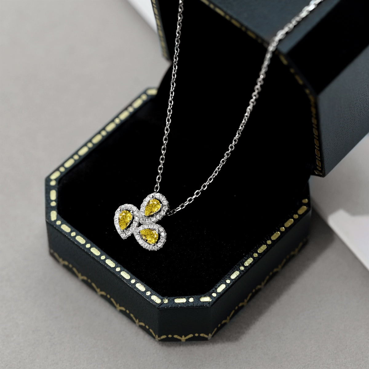 [GALE]Elegant Flower Shape Pear Cut Necklace