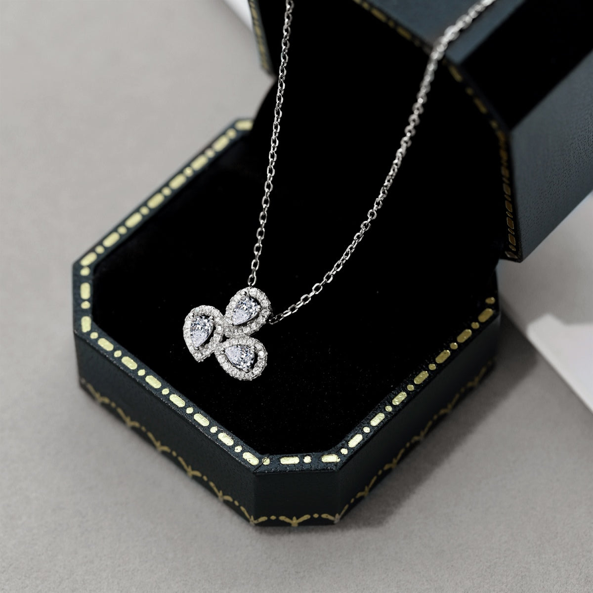 [GALE]Elegant Flower Shape Pear Cut Necklace
