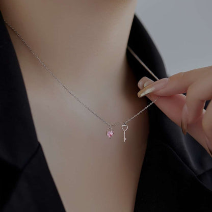 [GALE]Unique Heart Shape Key Pendent Necklace