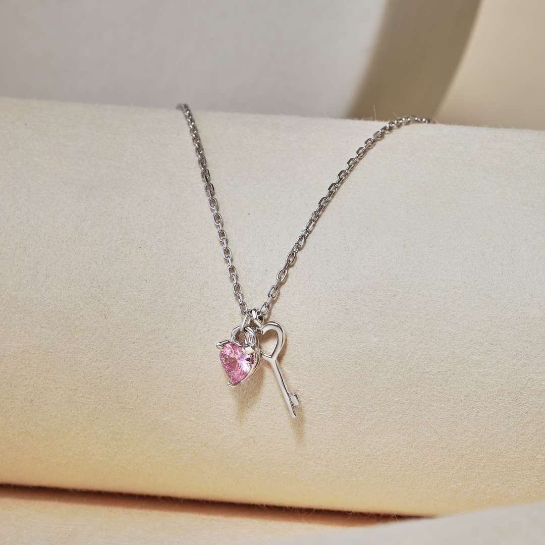 [GALE]Unique Heart Shape Key Pendent Necklace