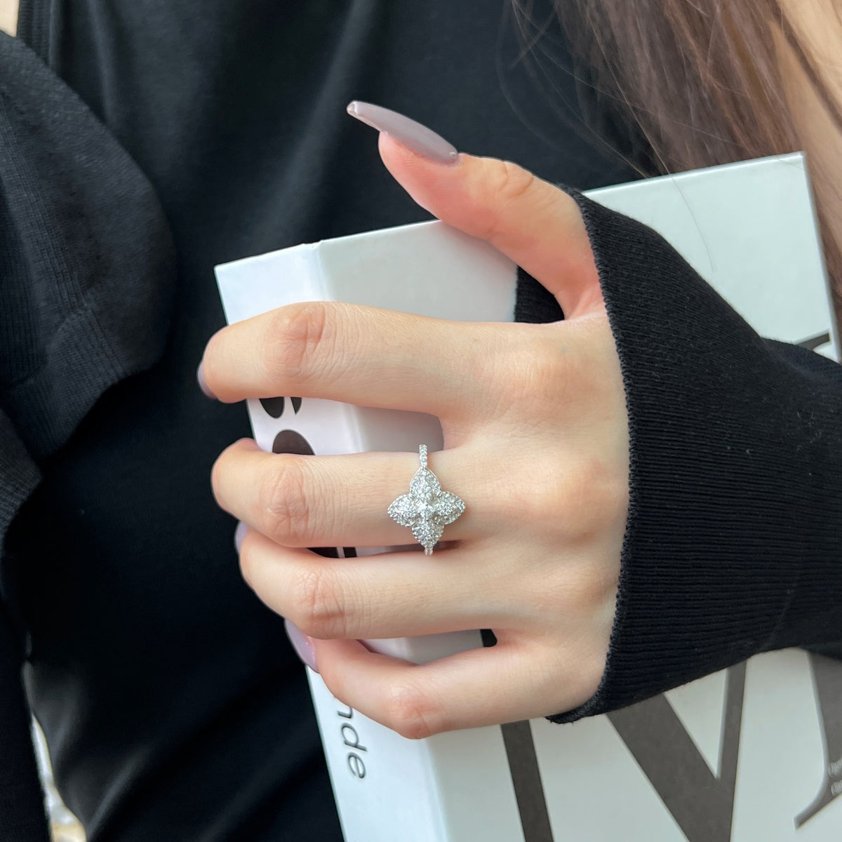 [GALE]Luxurious Colorful Flower Shape Banquet Ring