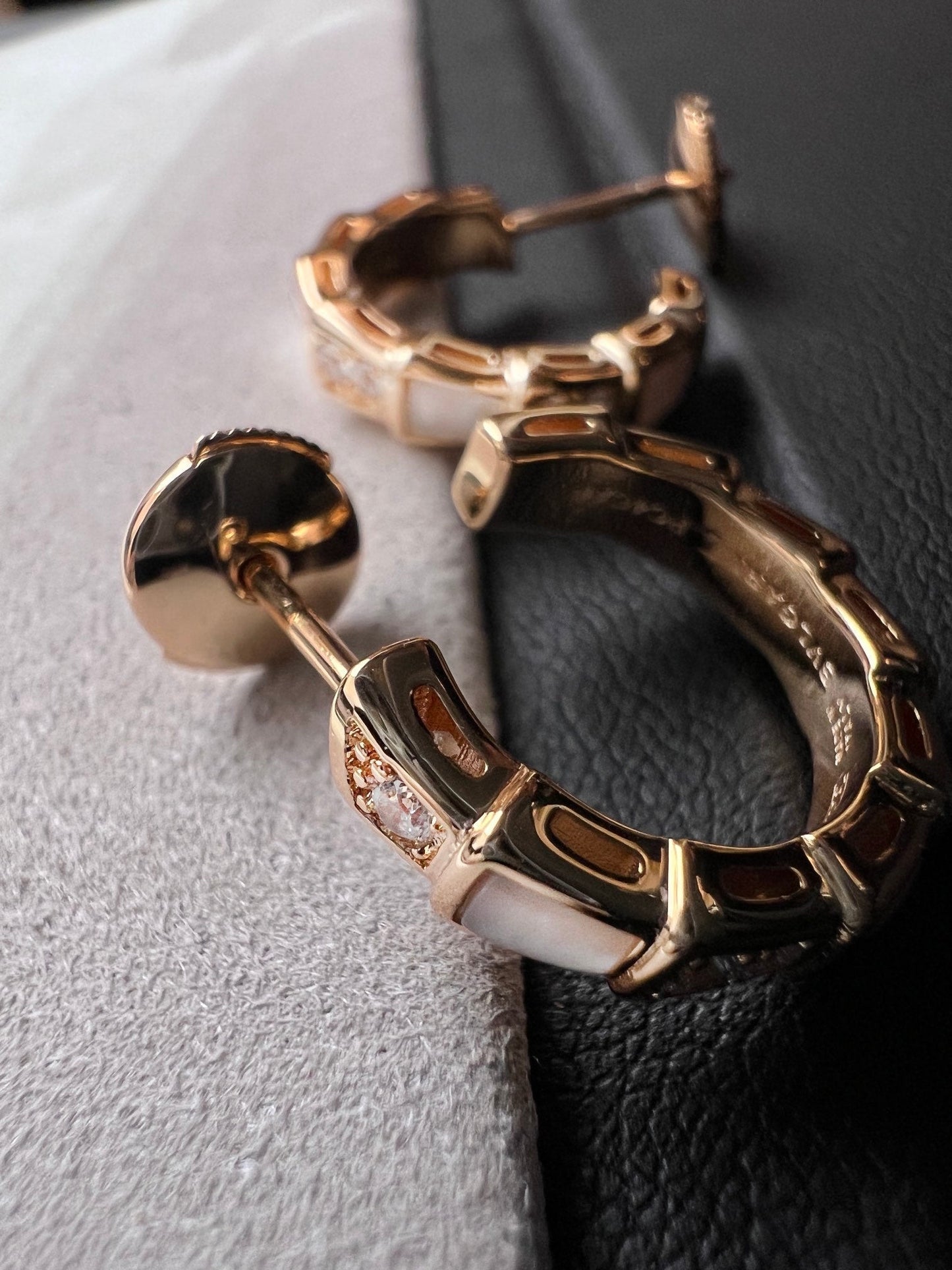 [GALE]SERPENTI MOP PINK GOLD EARRINGS