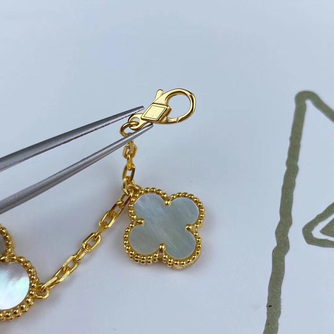 [ゲイル]マジッククローバー モップ ゴールドブレスレット 5モチーフ