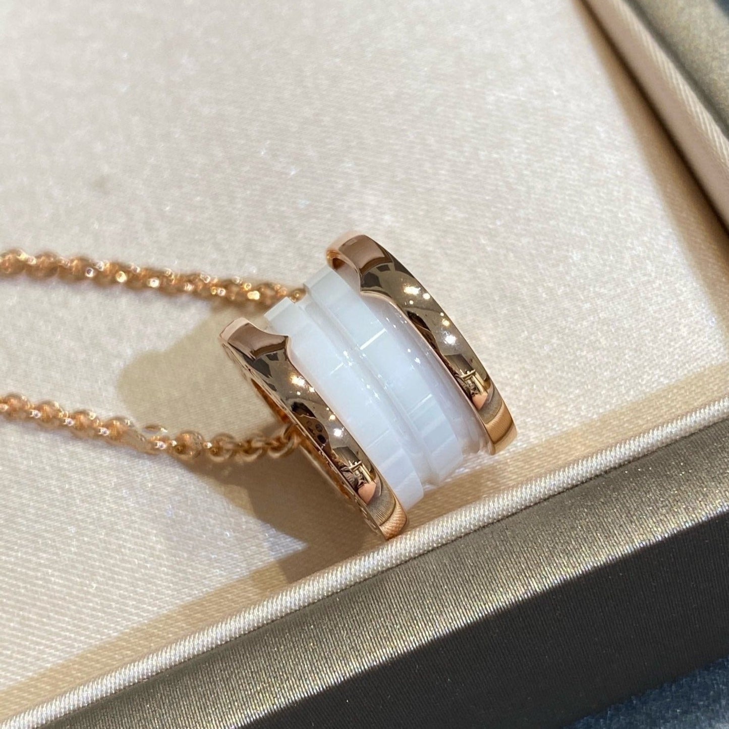 [GALE]ZERO 1 WHITE CERAMIC PINK GOLD NECKLACE