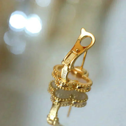 [GALE]CLOVER MEDIUM 1 MOTIFS WHITE MOP STUD EARRINGS