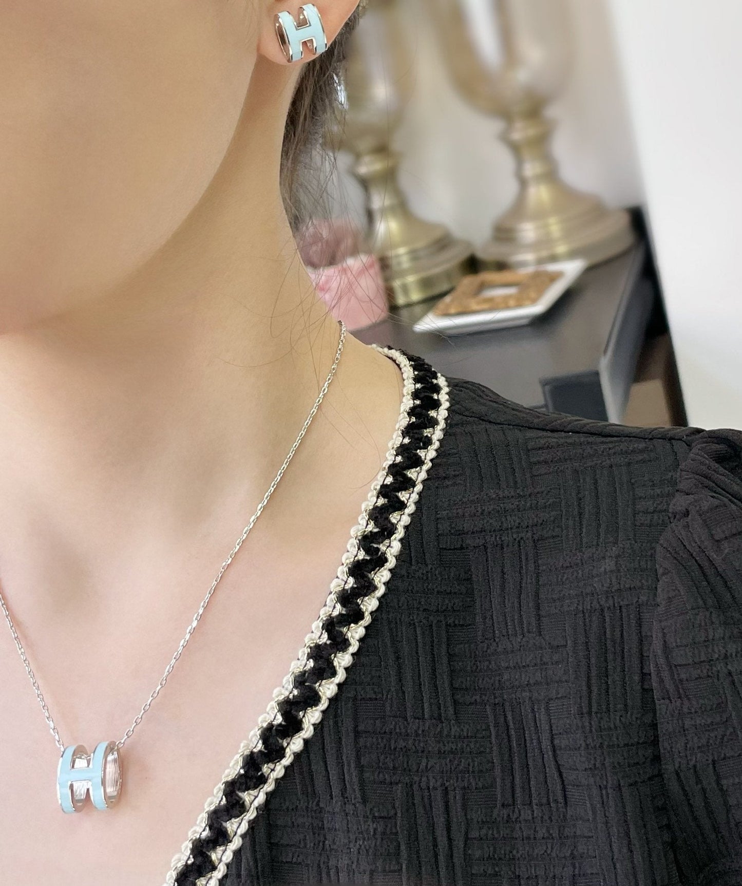 [GALE]POP H SKY BLUE STUD EARRINGS