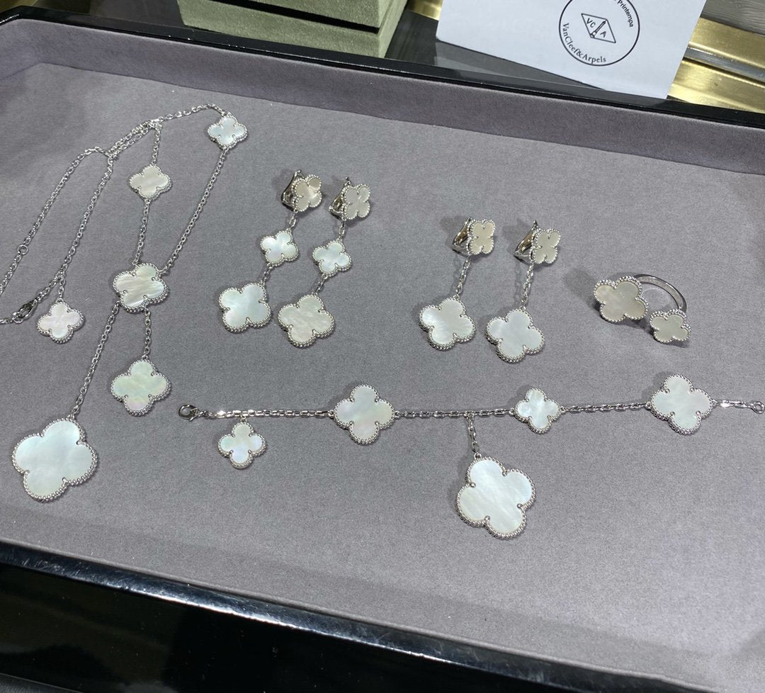 [GALE]クローバー 5モチーフ ホワイトモップ シルバーブレスレット