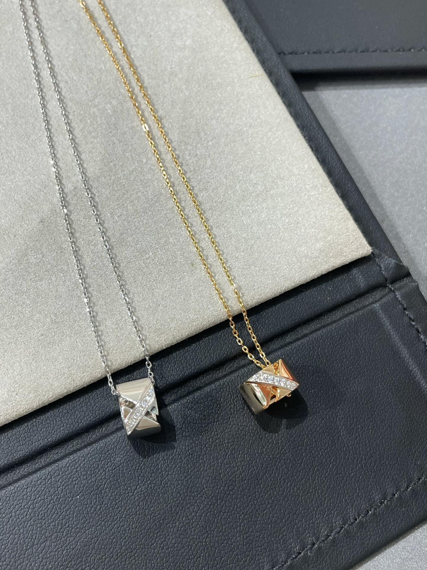 [GALE]LIENS EVIDENCE DIAMOND NECKLACE
