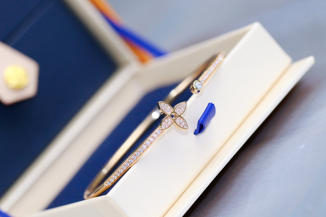 [GALE] IDYLLE OFFENES ARMBAND IN ROSA GOLD MIT DIAMANTENBESETZUNG