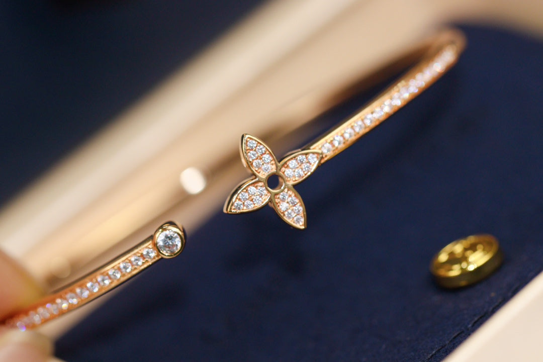 [GALE] IDYLLE OFFENES ARMBAND IN ROSA GOLD MIT DIAMANTENBESETZUNG