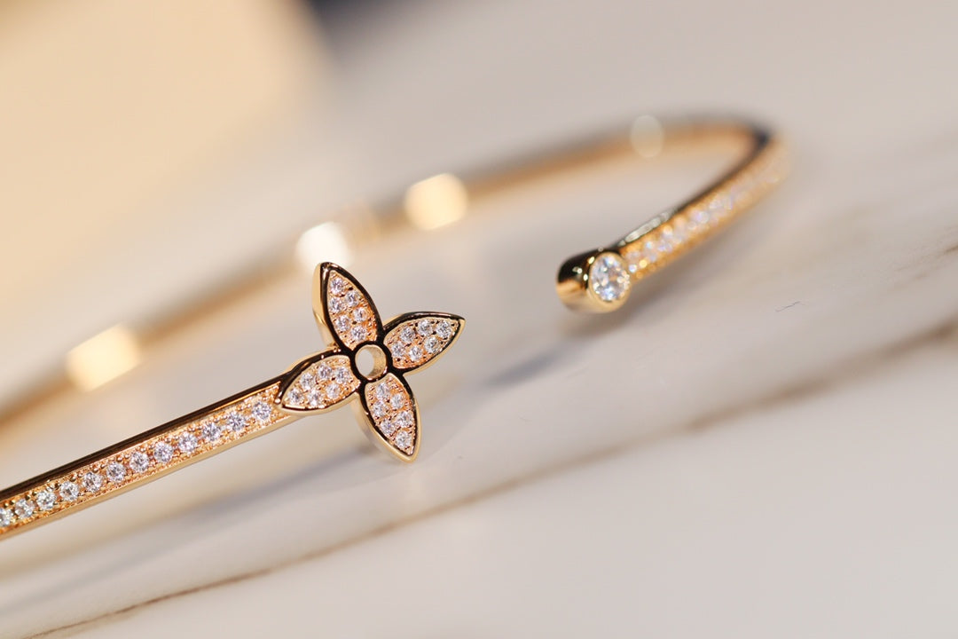 [GALE] IDYLLE GOLD OFFENES ARMBAND MIT DIAMANTENBESETZUNG