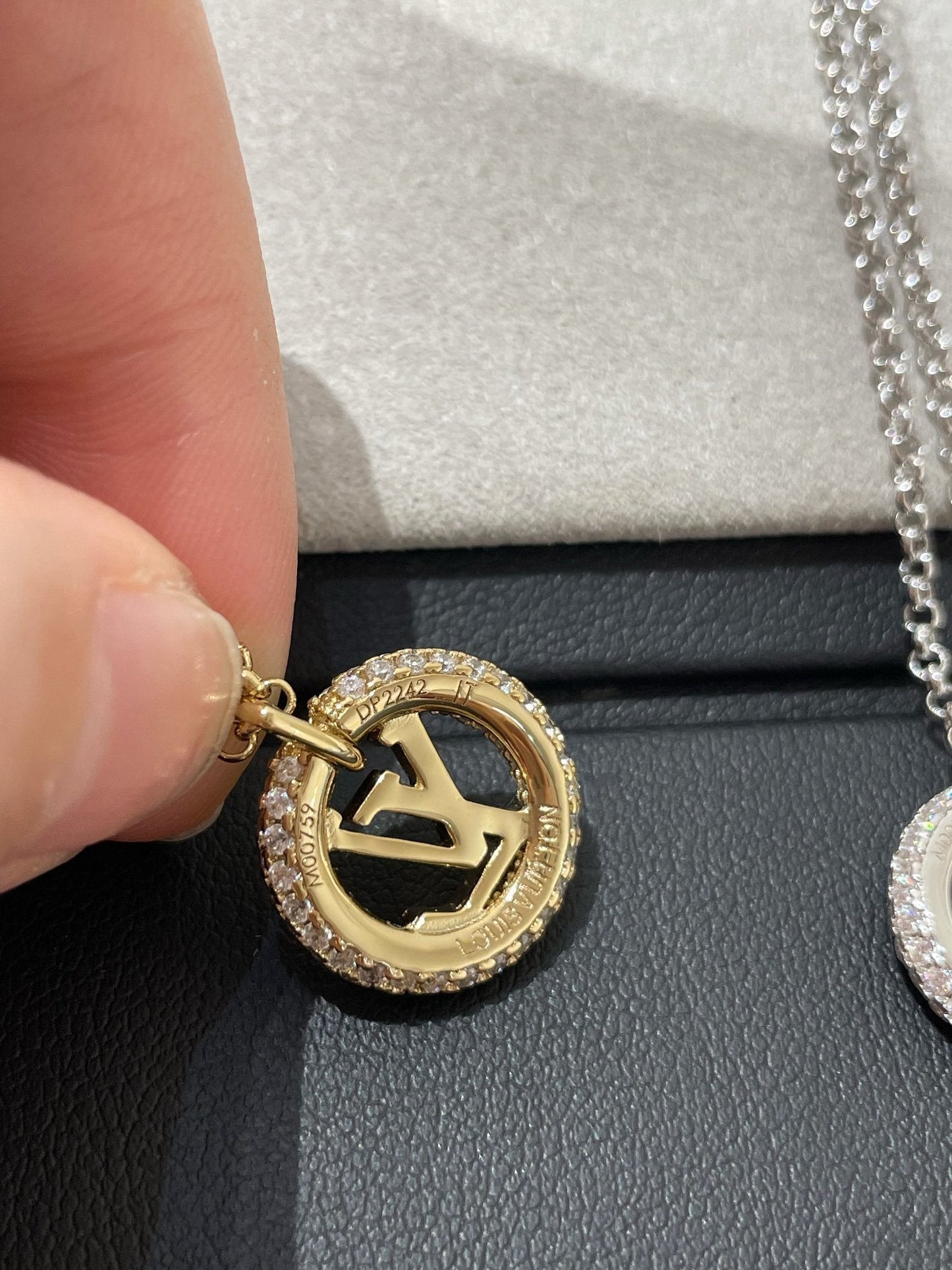 [GALE] BY NIGHT DIAMANTENBEFESTIGTE HALSKETTE