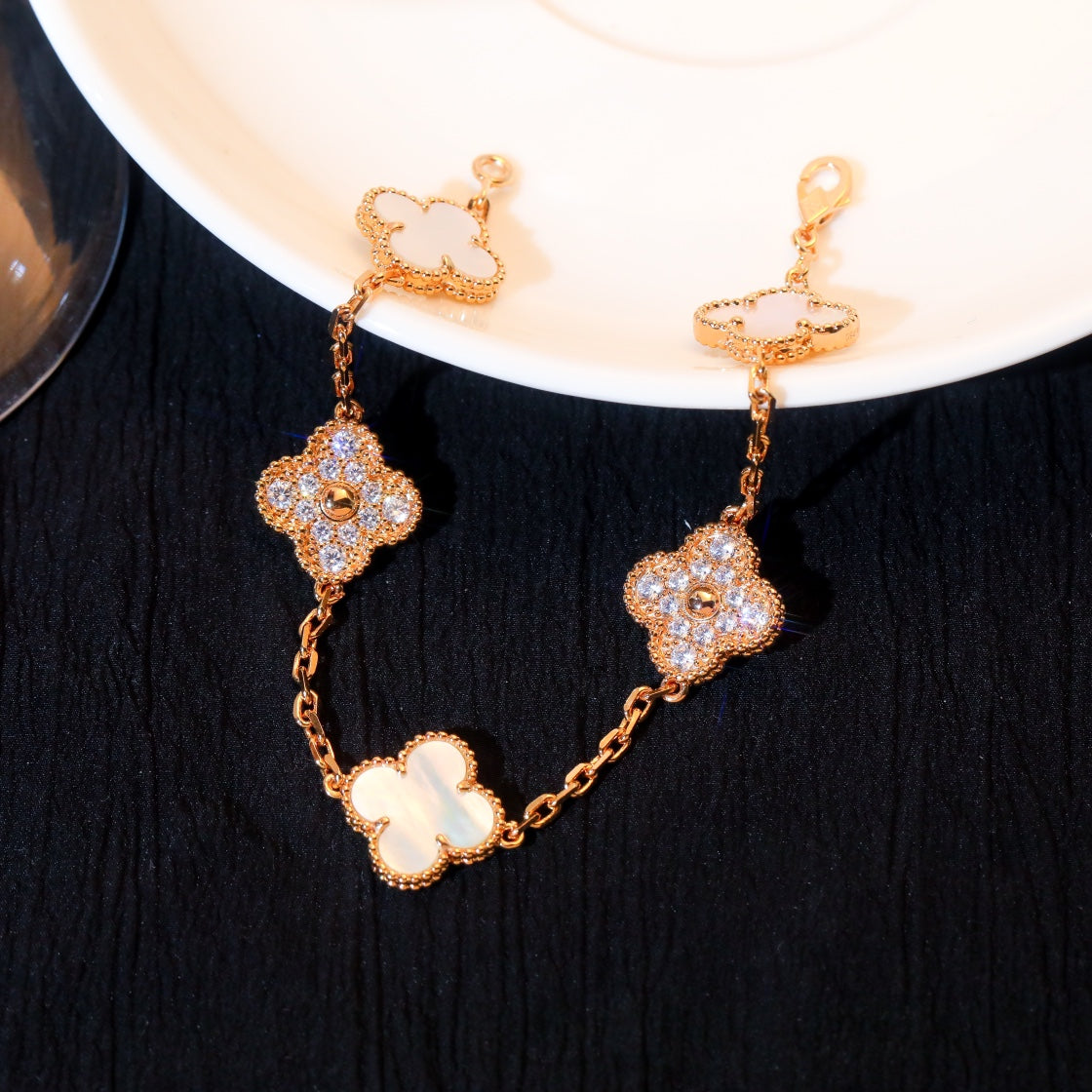 [GALE]KLEBERARMBAND 5-MOTIF WEISSER MOP-DIAMANT 