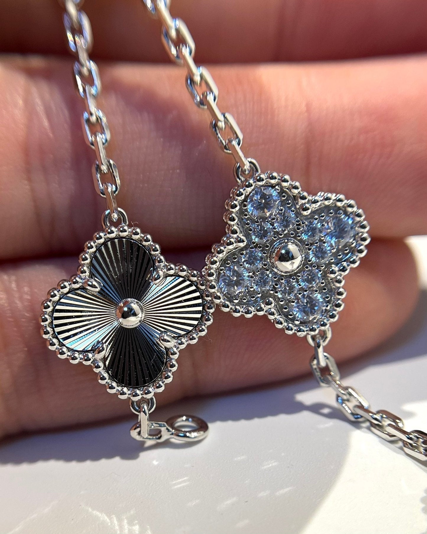 [GALE] CLOVER 5 MOTIF LASER BRACELET COLLECTION