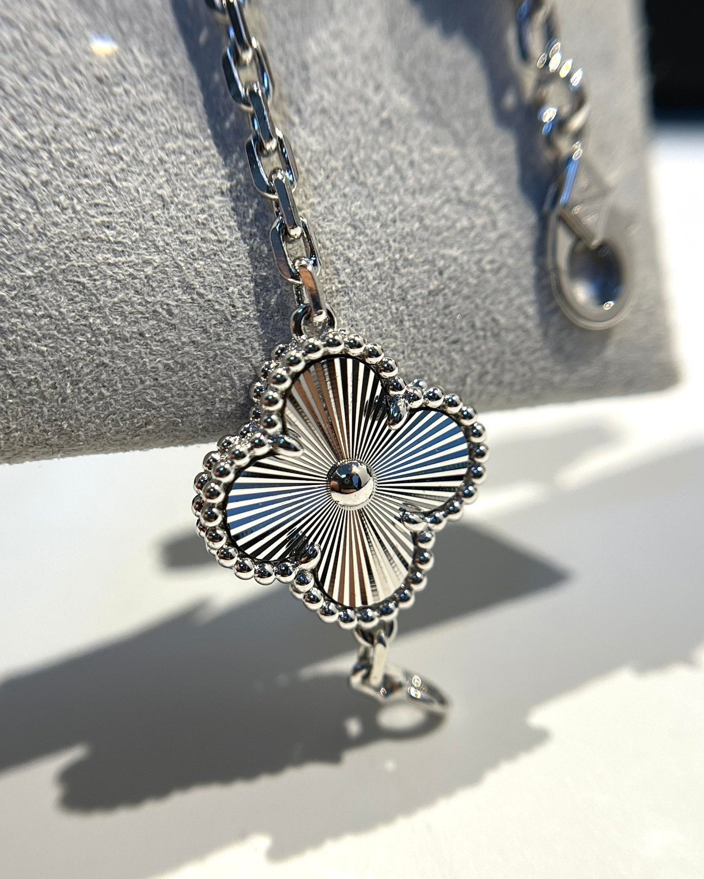 [GALE] CLOVER 5 MOTIF LASER BRACELET COLLECTION