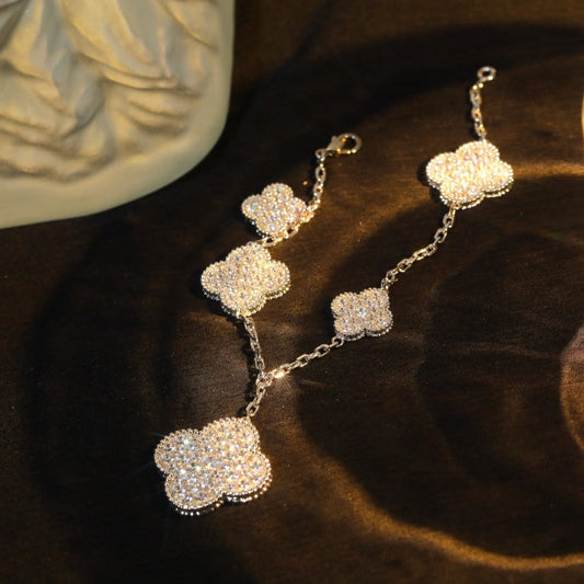 [GALE] Kleeblatt-Armband mit 5 Motiven, silberfarben und mit Diamanten besetzt