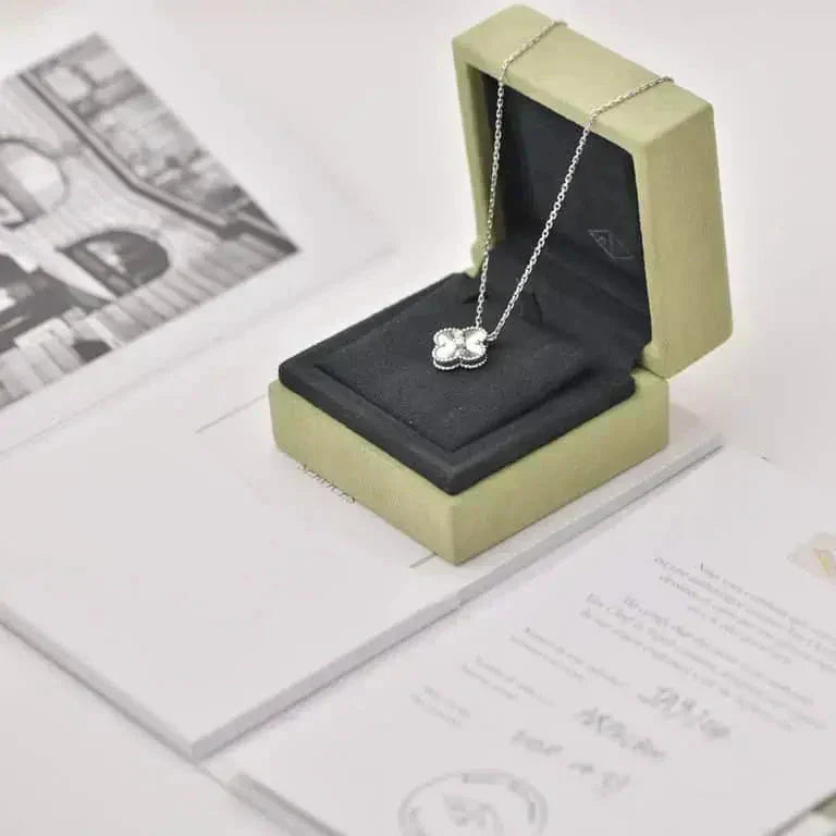 [ゲイル]クローバー 15mm ダイヤモンド レーザーネックレス シルバー