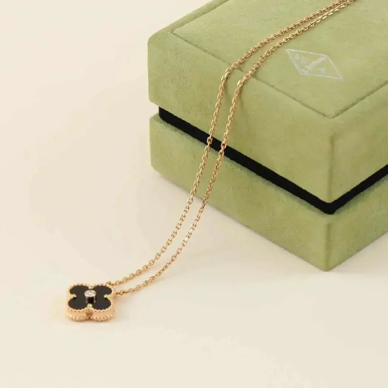 [GALE]CLOVER 15MM DIAMOND ONYX NECKLACE