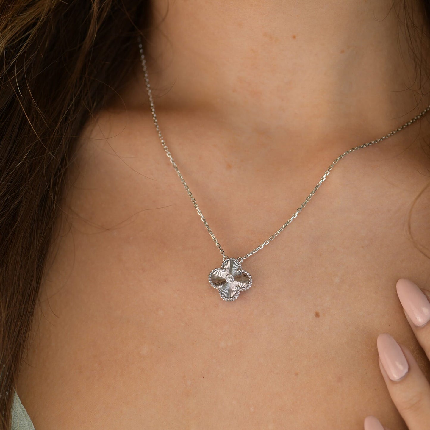 [ゲイル]クローバー 15mm ダイヤモンド レーザーネックレス シルバー