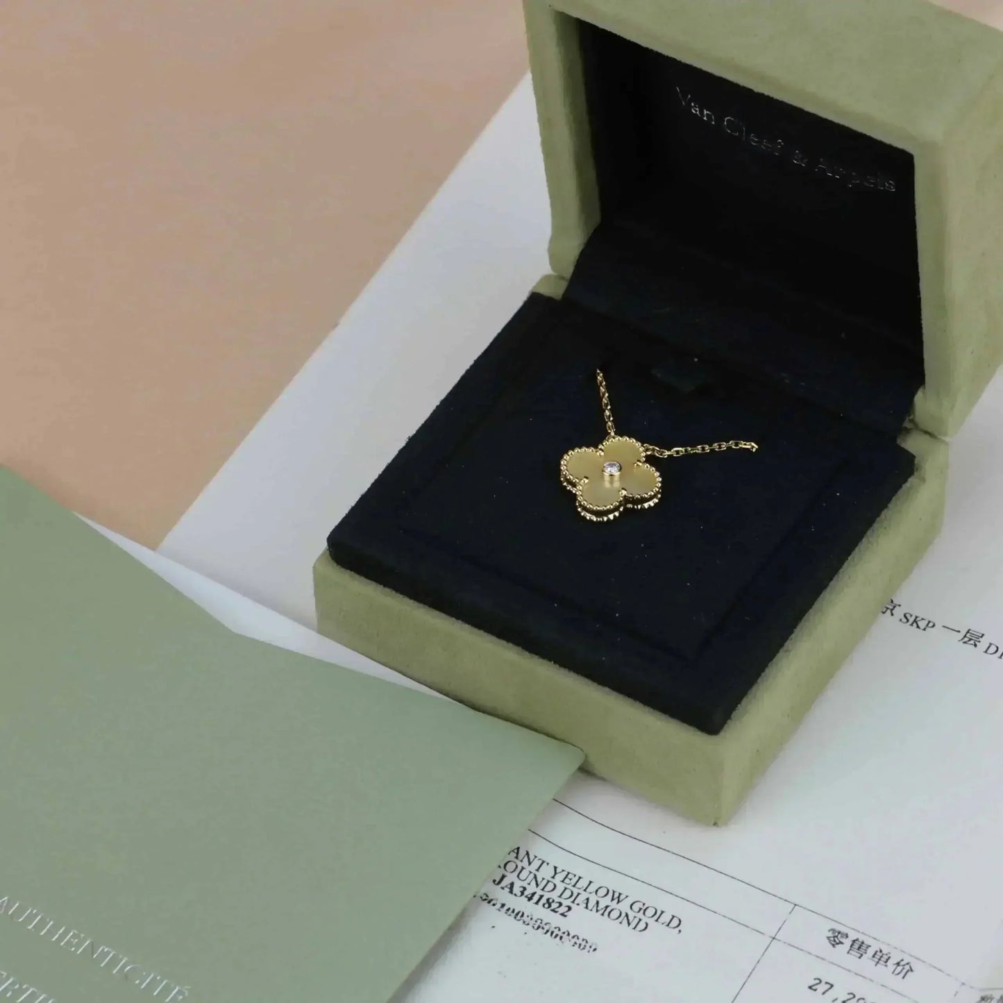 [ゲイル]クローバー 15mm ダイヤモンド ゴールド マザーオブパール ネックレス