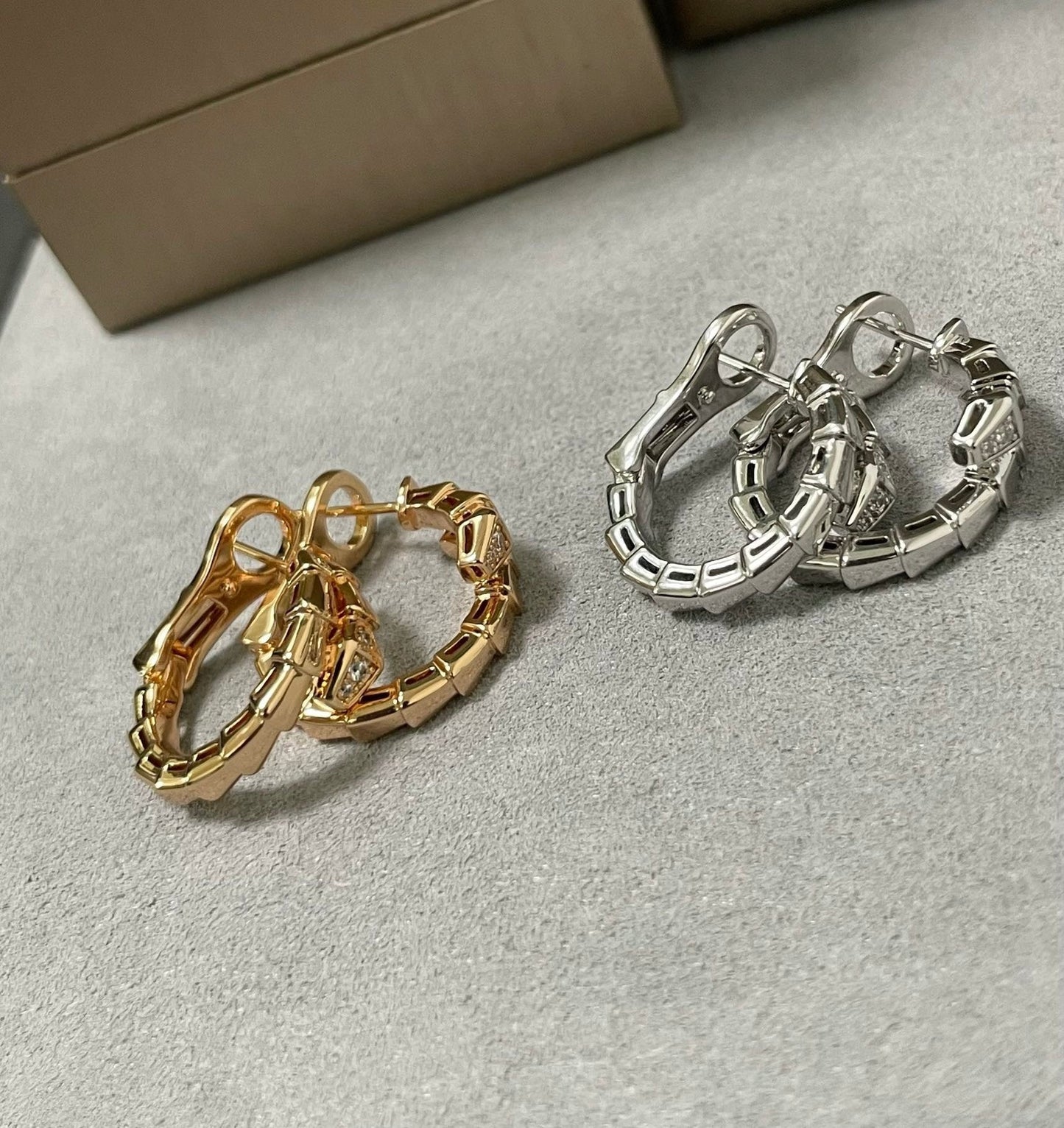 [GALE]SERPENTI EARRINGS HALF DIAMOND