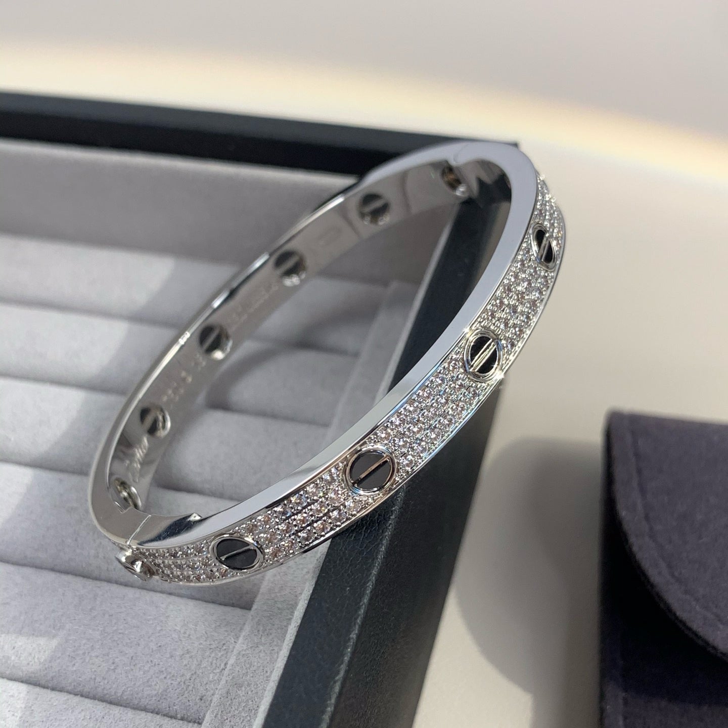 [GALE] LOVE ARMBAND 6,1 MM DIAMANT-PAVED KERAMIK 