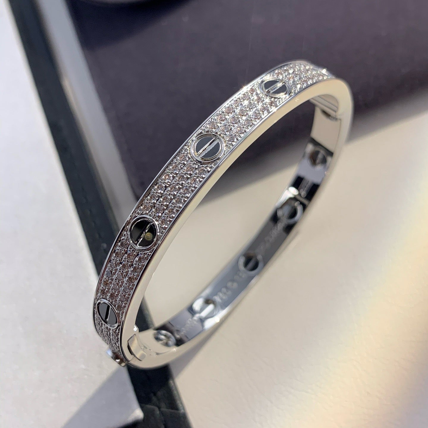 [GALE] LOVE ARMBAND 6,1 MM DIAMANT-PAVED KERAMIK 
