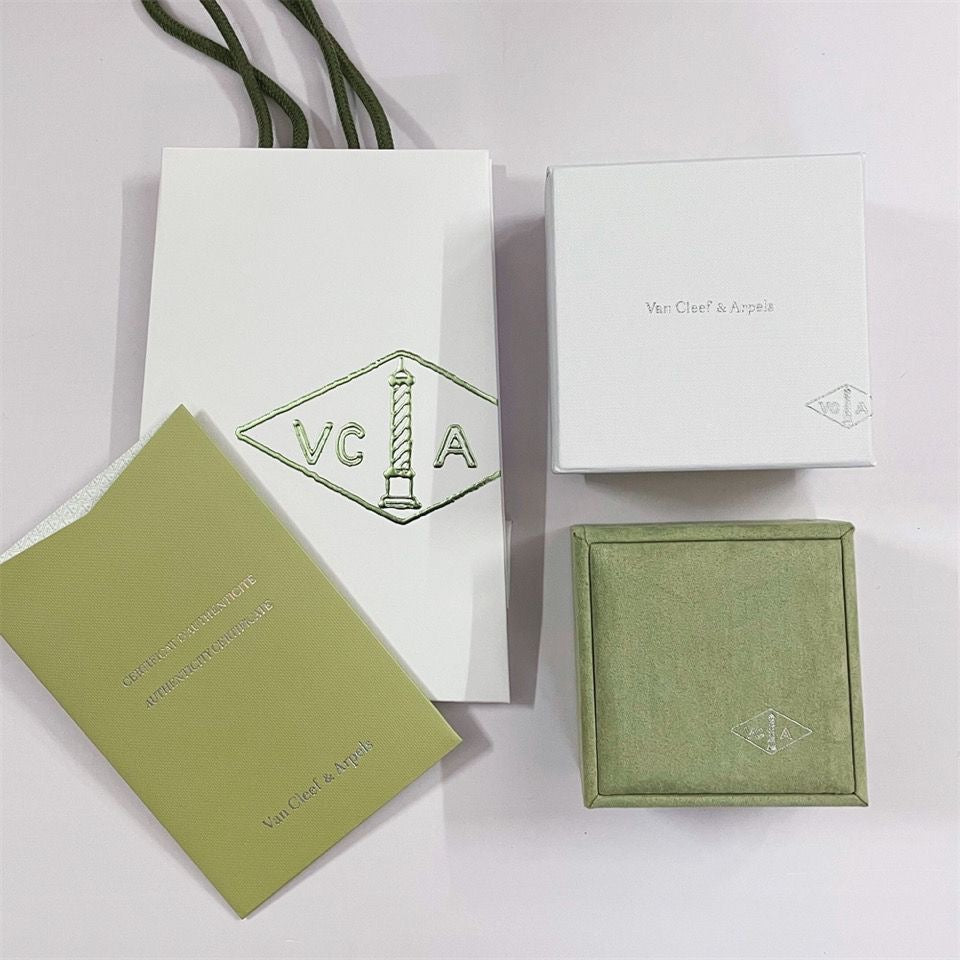 [GALE]VA CLOVER BRACELET NECKLACE RING BOX GIFT BAG
