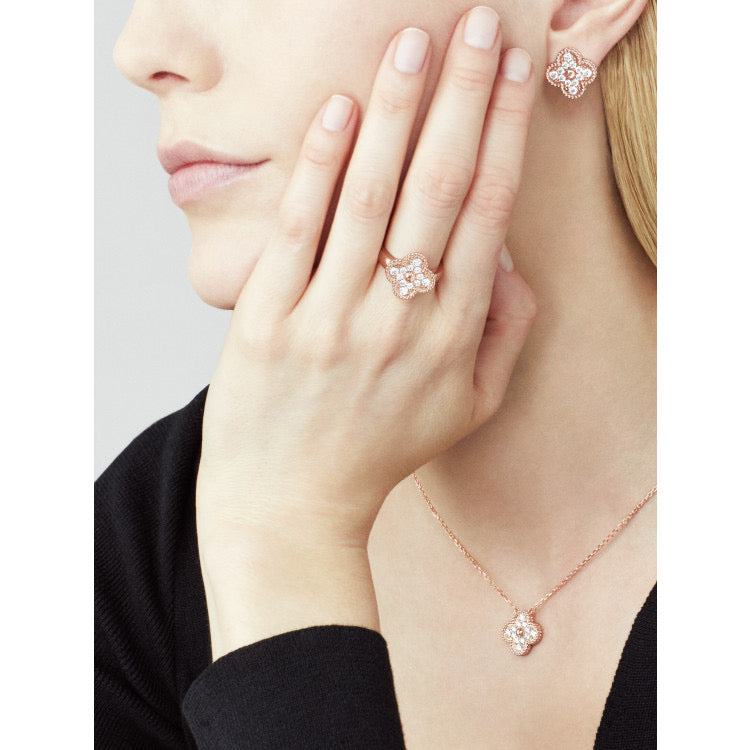 [ゲイル]クローバー 15mm ダイヤモンド シングルフラワーネックレス