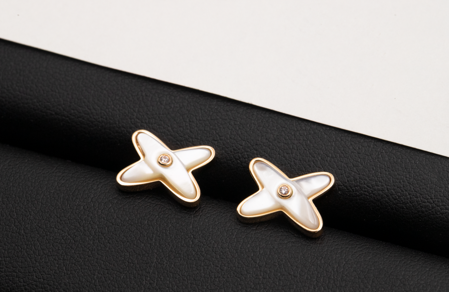 [GALE]JEUX DE WHITE MOP PINK GOLD DIAMOND EARRINGS