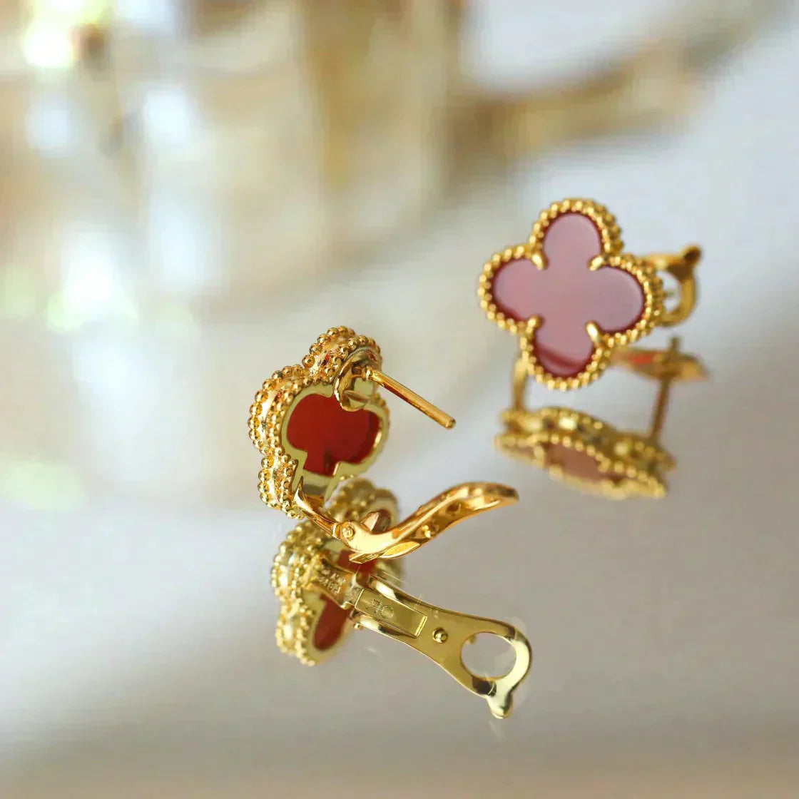 [GALE]CLOVER MEDIUM 1 MOTIFS CARNELIAN OHREN