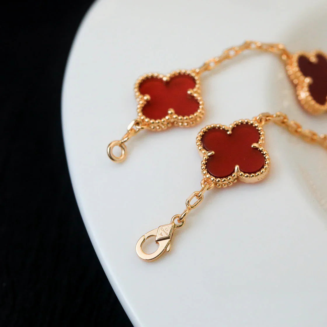 [GALE] CLOVER 5 MOTIF RED CORNELIAN BRACELET COLLECTION