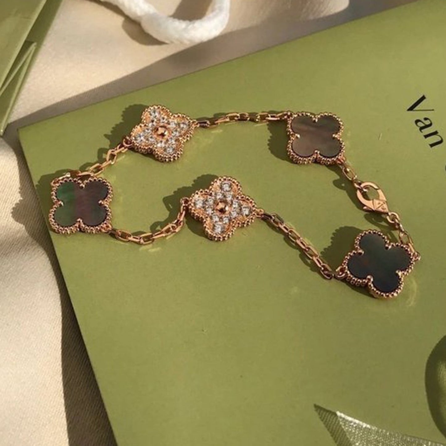 [GALE]クローバー 5モチーフ グレーモップ ダイヤモンドブレスレット